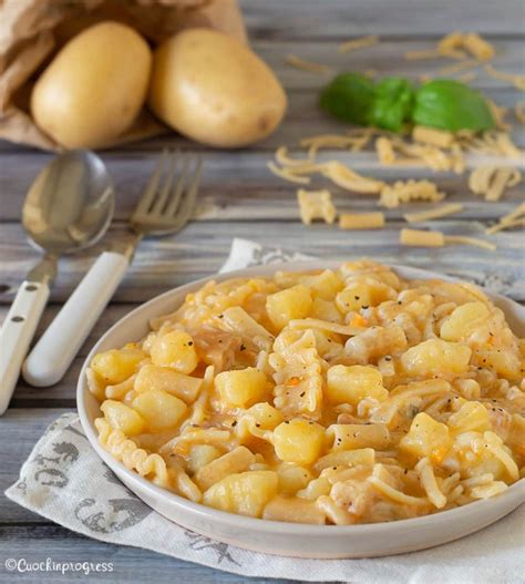 Pasta e Patate (Pasta and Potatoes with Provola。